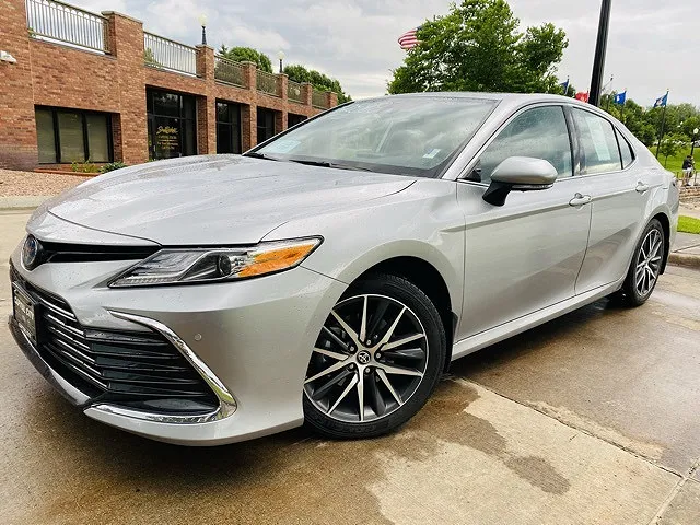 2022 Toyota Camry XLE image 0