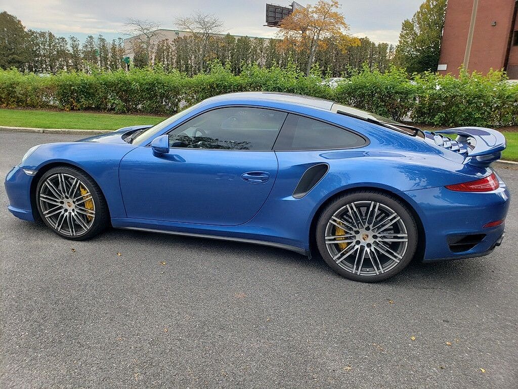 2014 Porsche 911 null image 2