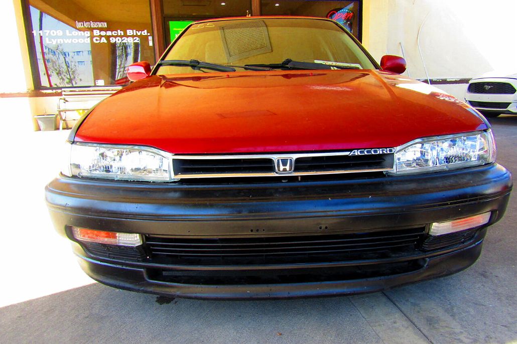 1992 Honda Accord LX image 1