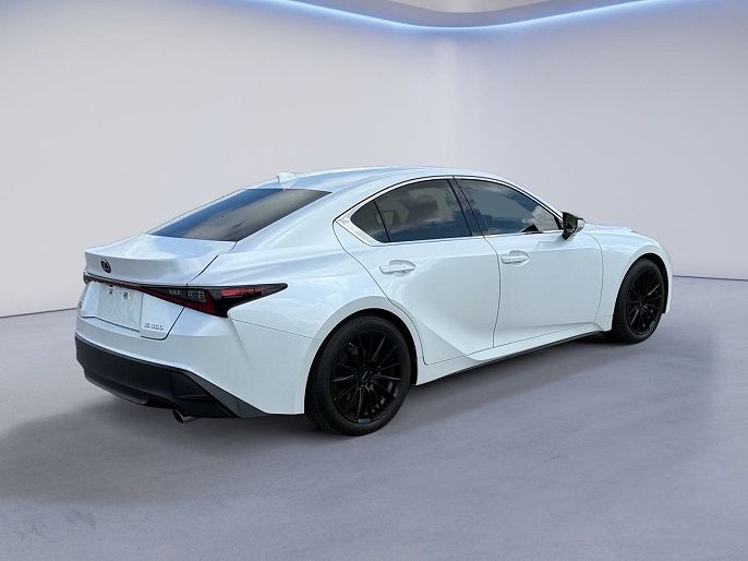 2021 Lexus IS