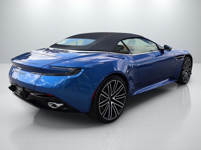 2025 Aston Martin DB12