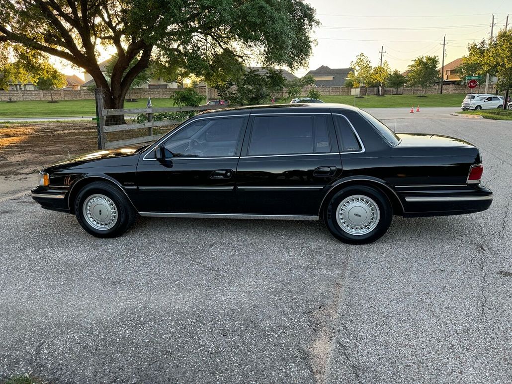 1992 Lincoln Continental Executive image 3