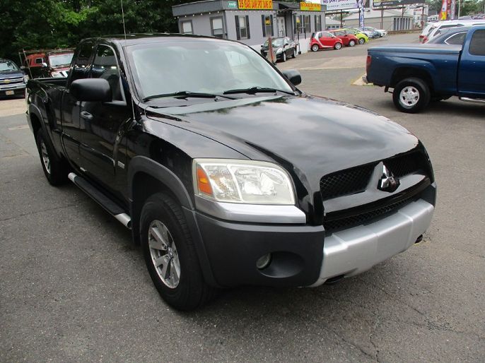 2006 Mitsubishi Raider