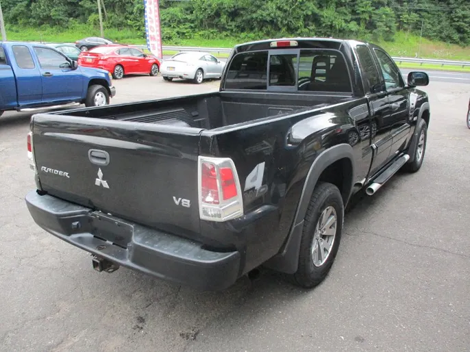 2006 Mitsubishi Raider