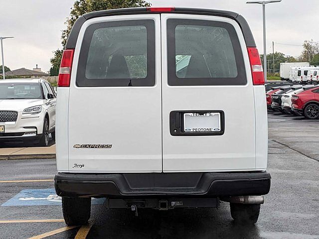 2017 Chevrolet Express 2500 image 3
