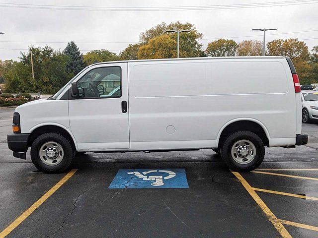 2017 Chevrolet Express 2500 image 5