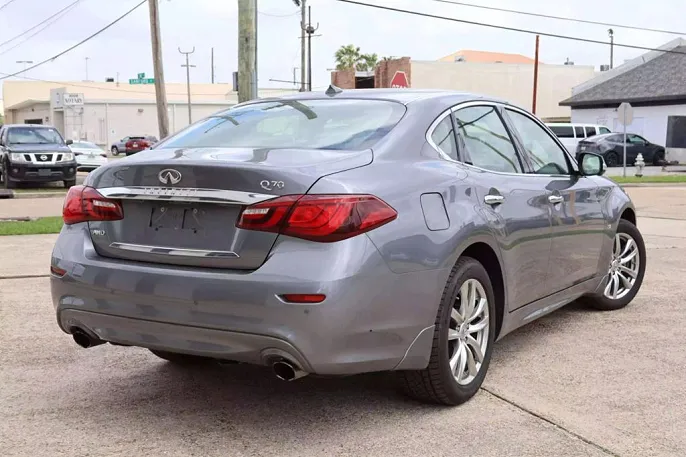 2015 Infiniti Q70