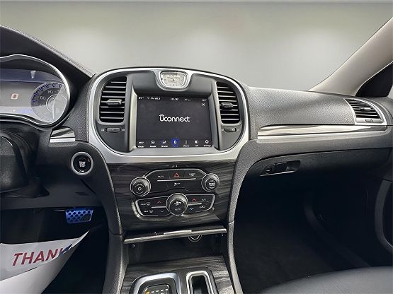 2019 Chrysler 300 Touring photo 10