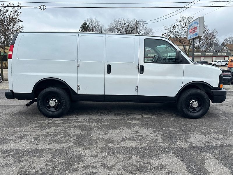 2010 Chevrolet Express 2500 image 6