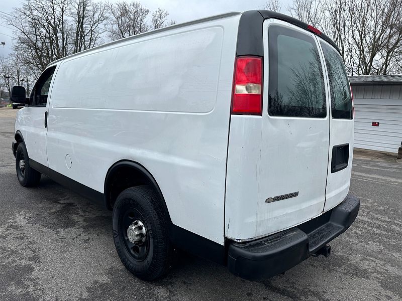 2010 Chevrolet Express 2500 image 8
