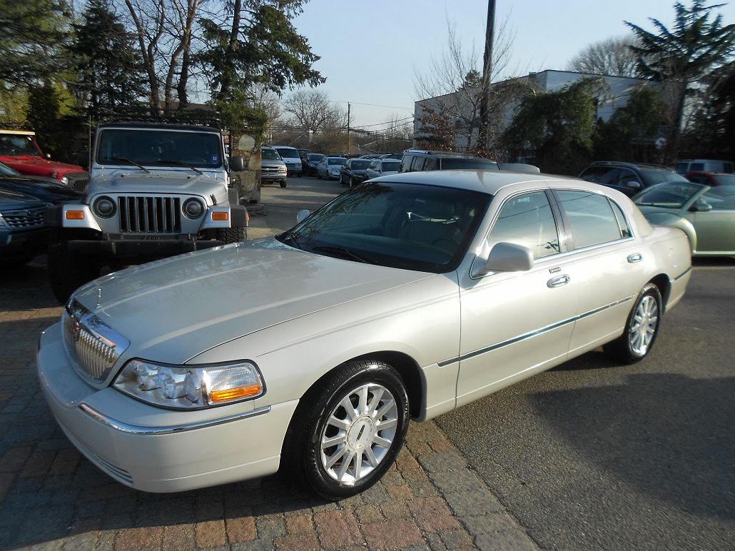 2006 Lincoln Town Car Signature image 0