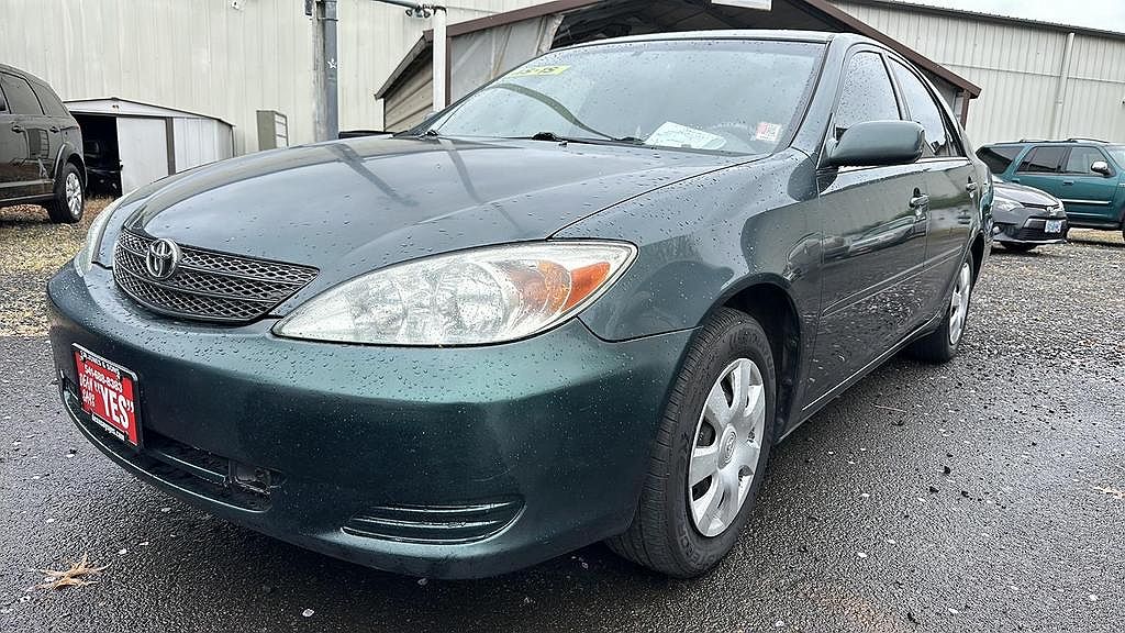 2002 Toyota Camry LE image 0