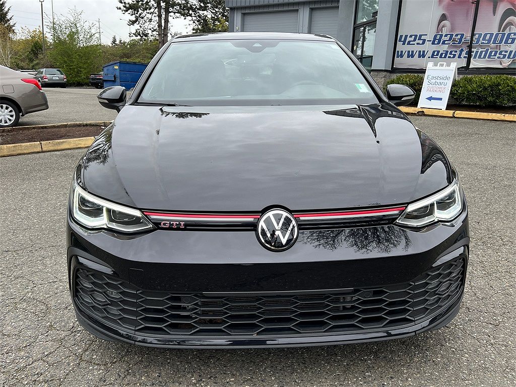2022 Volkswagen Golf SE image 1