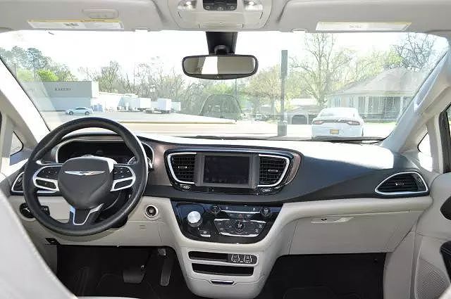 2021 Chrysler Voyager