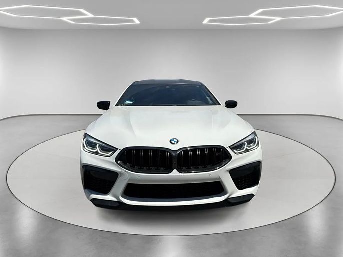 2022 BMW M8