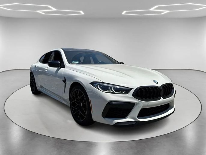2022 BMW M8