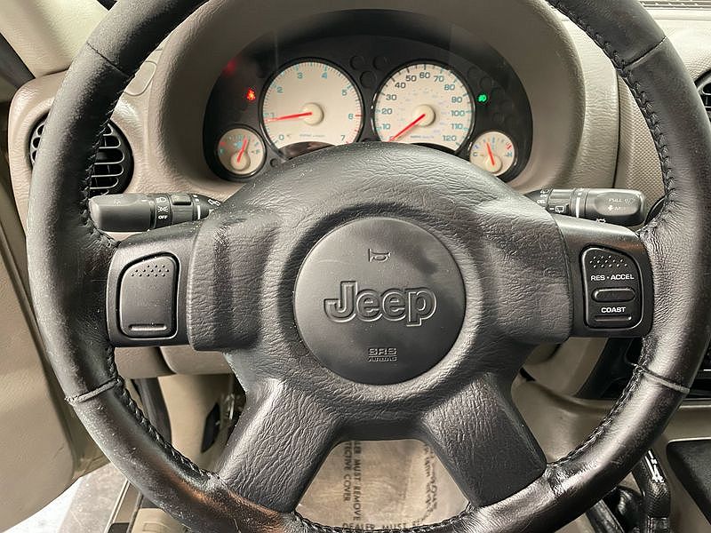 2004 Jeep Liberty Sport image 8