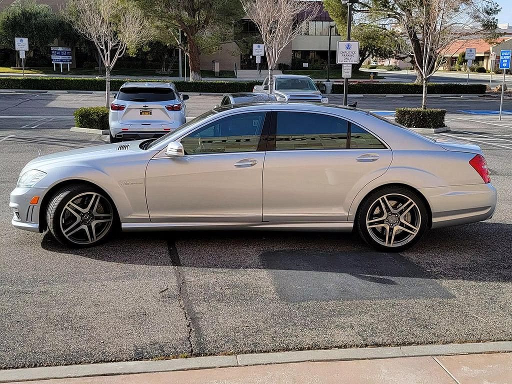 2011 Mercedes-Benz S-Class AMG S 65 image 3