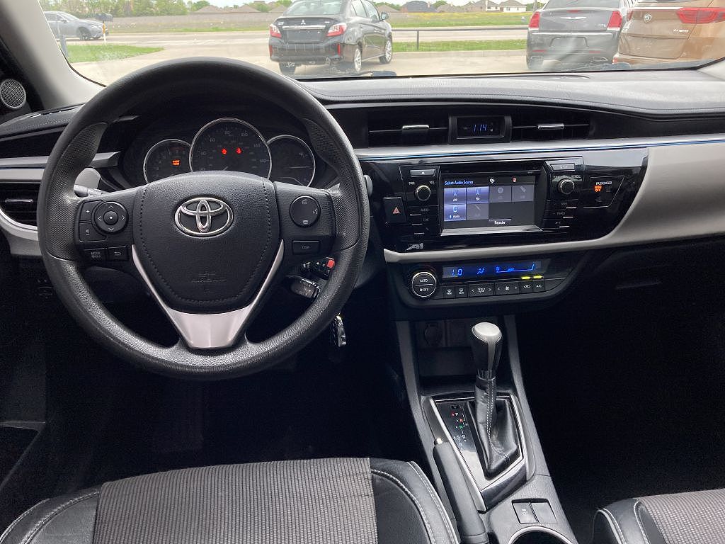 2016 Toyota Corolla LE image 12