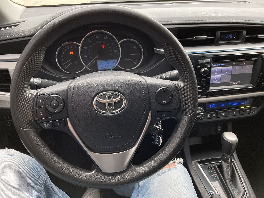2016 Toyota Corolla LE image 13