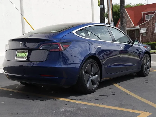 2019 Tesla Model 3 null image 4