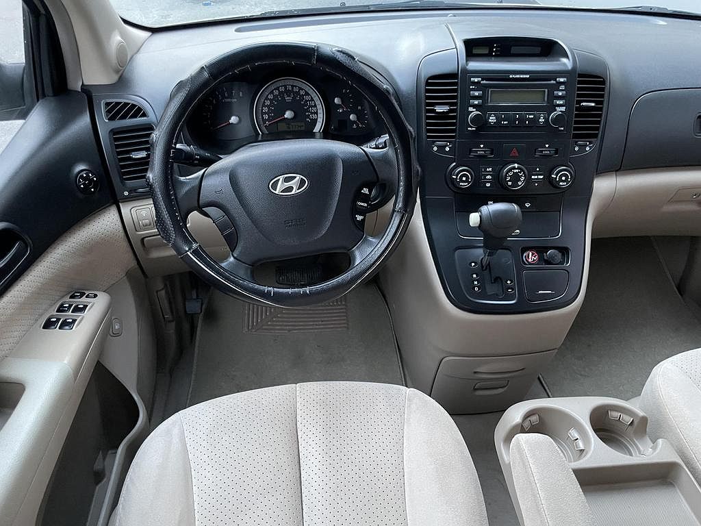 2007 Hyundai Entourage GLS image 4
