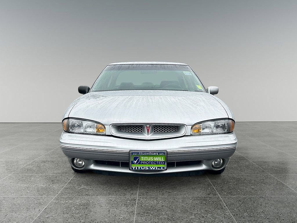 1999 Pontiac Bonneville SE image 1