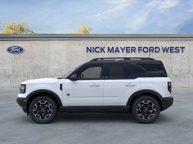 2024 Ford Bronco Sport Outer Banks image 2