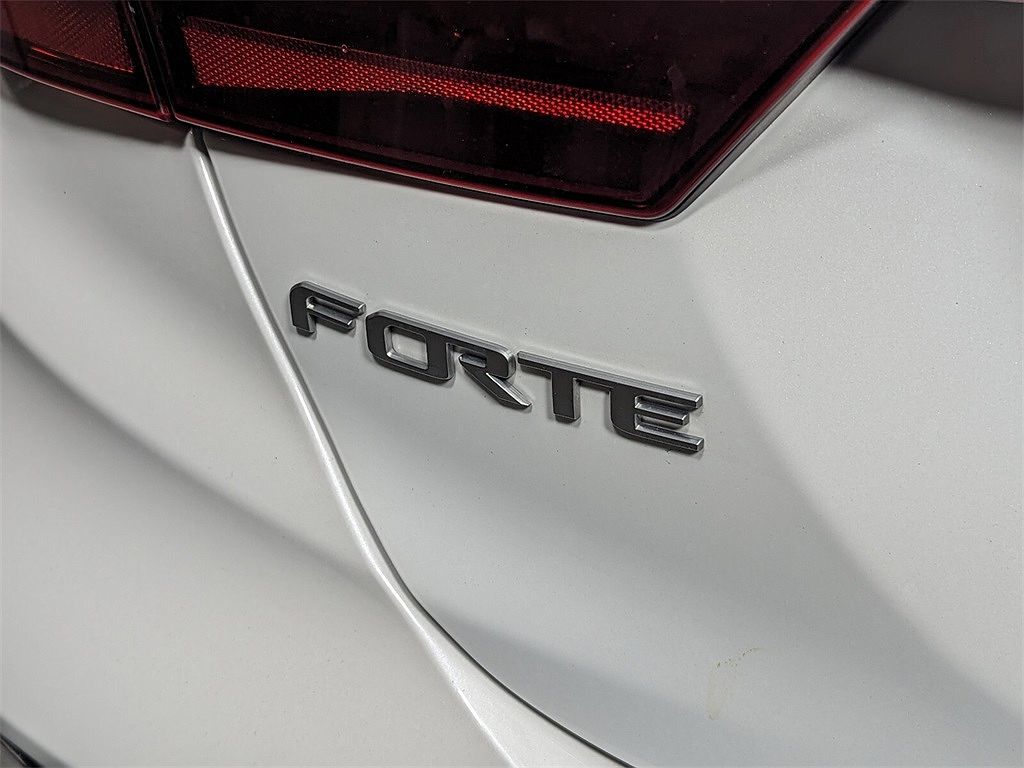 2022 Kia Forte LXS image 3