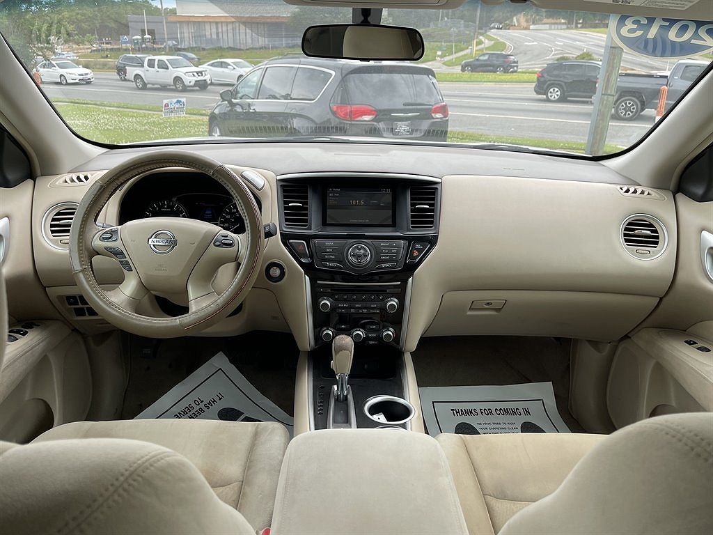 2013 Nissan Pathfinder SV image 12
