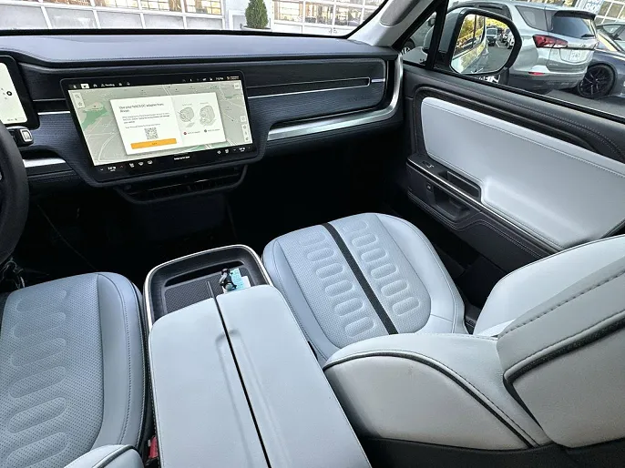 2025 Rivian R1T