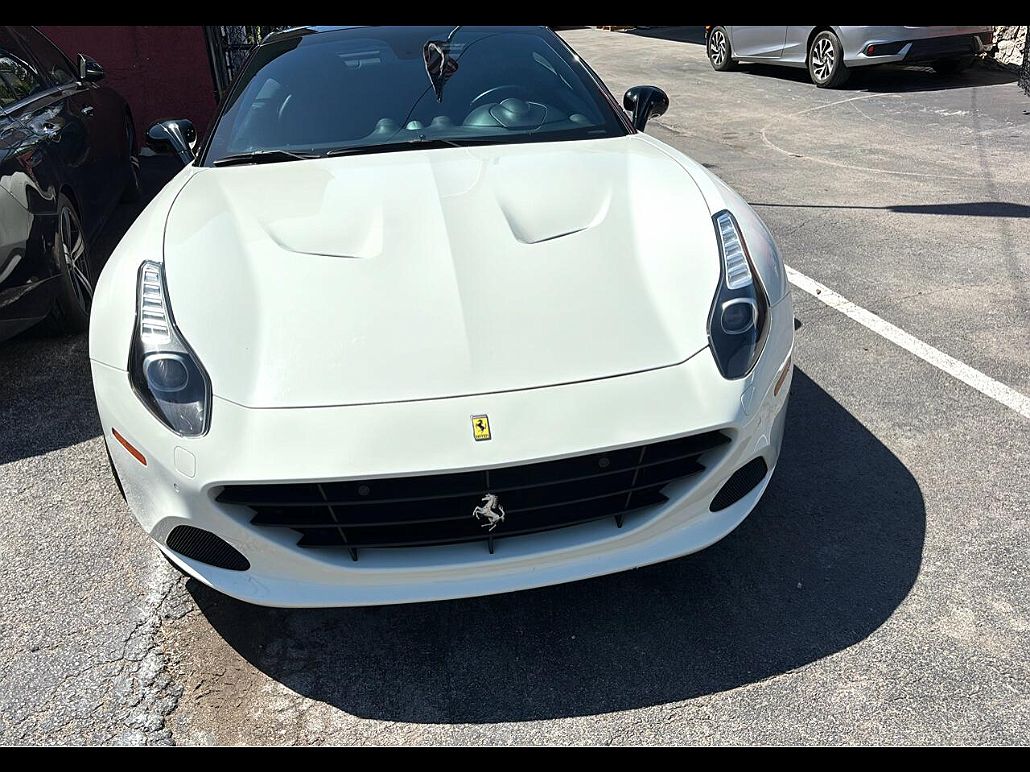 2017 Ferrari California T image 0