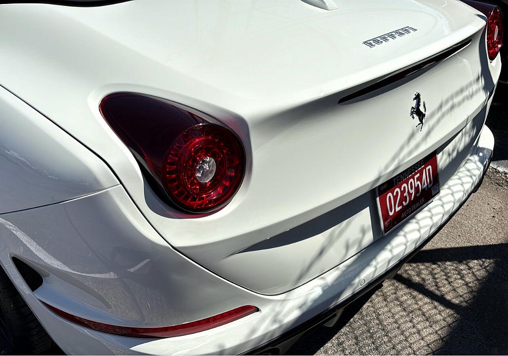2017 Ferrari California T image 3