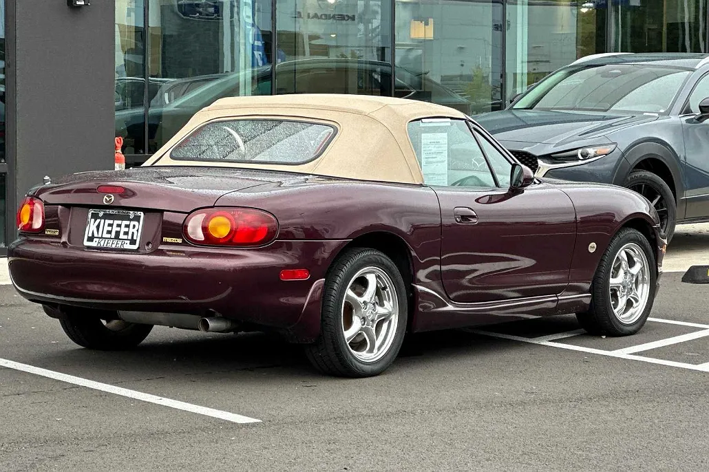 2000 Mazda Miata SE image 3