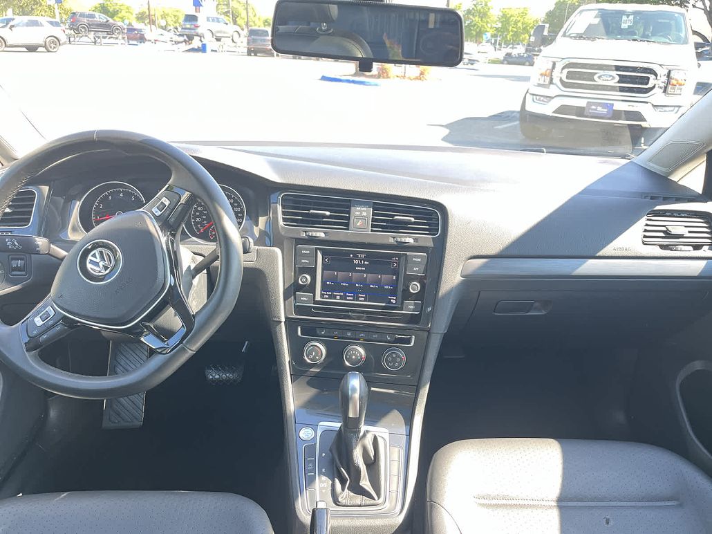 2021 Volkswagen Golf null image 3