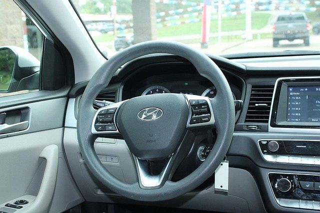 2019 Hyundai Sonata SE image 9