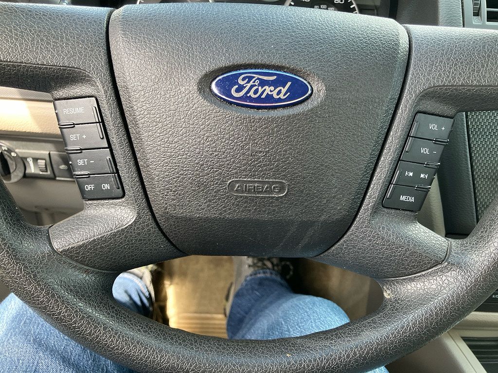 2007 Ford Fusion SE image 12
