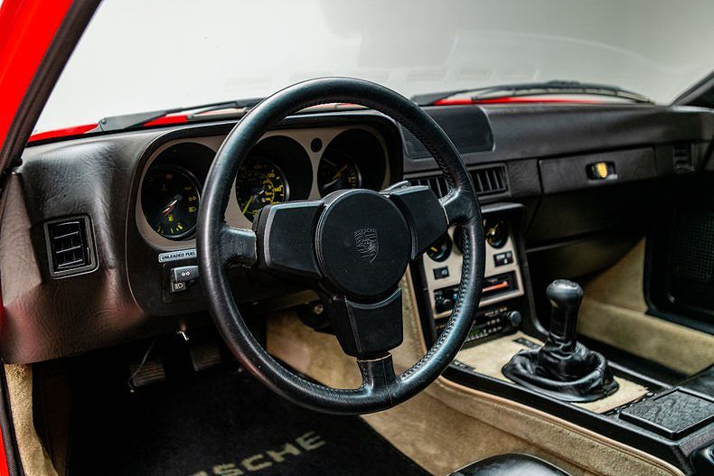 1984 Porsche 944 null image 2