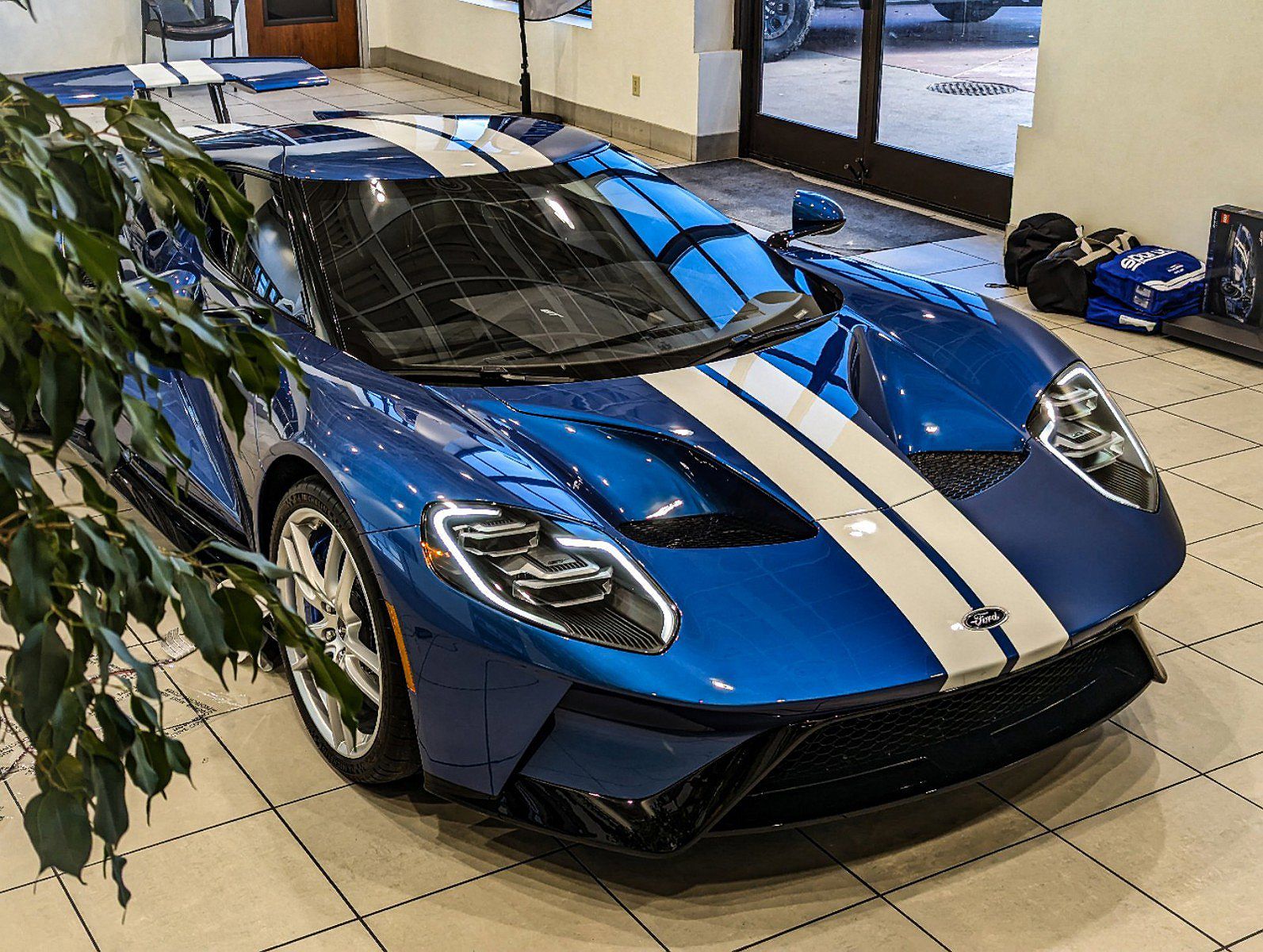 2022 Ford GT null image 9