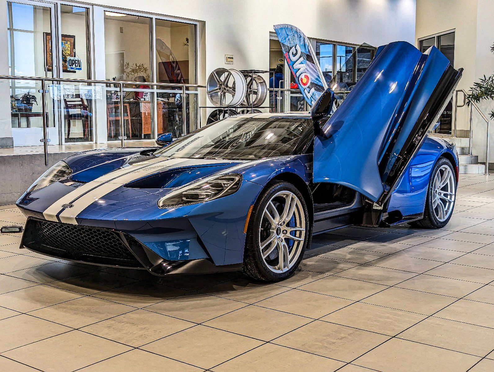 2022 Ford GT null image 11