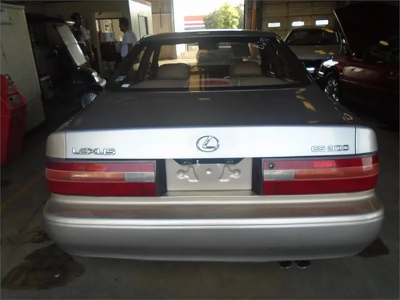 1996 Lexus ES 300 image 1