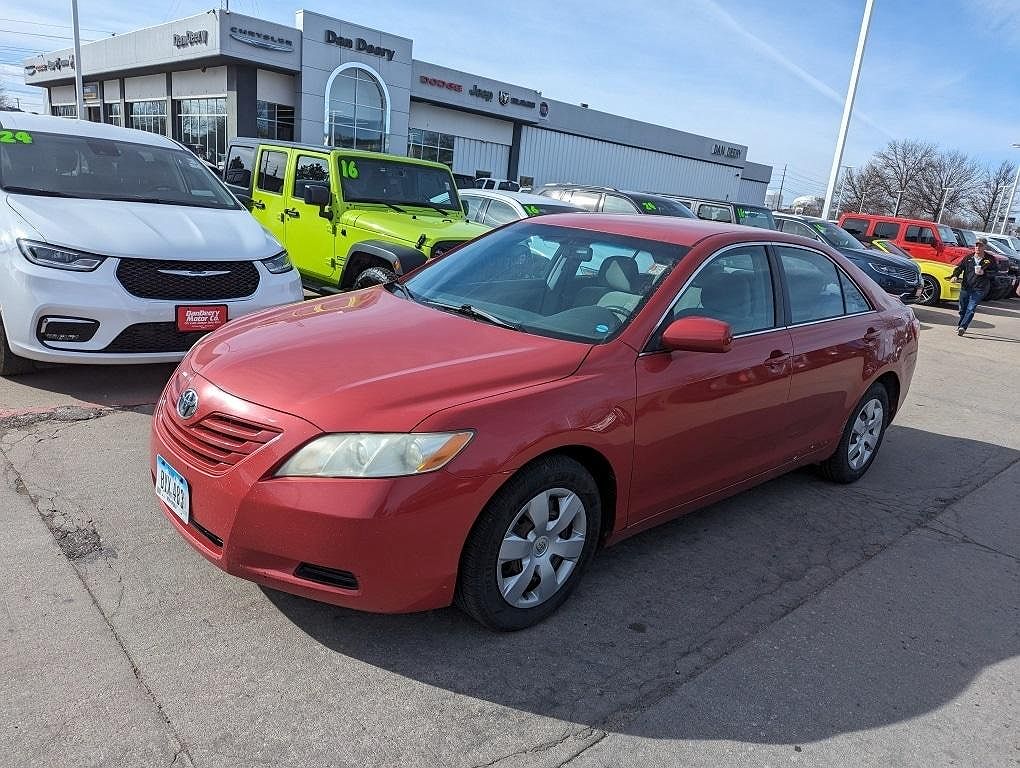 2009 Toyota Camry LE image 0