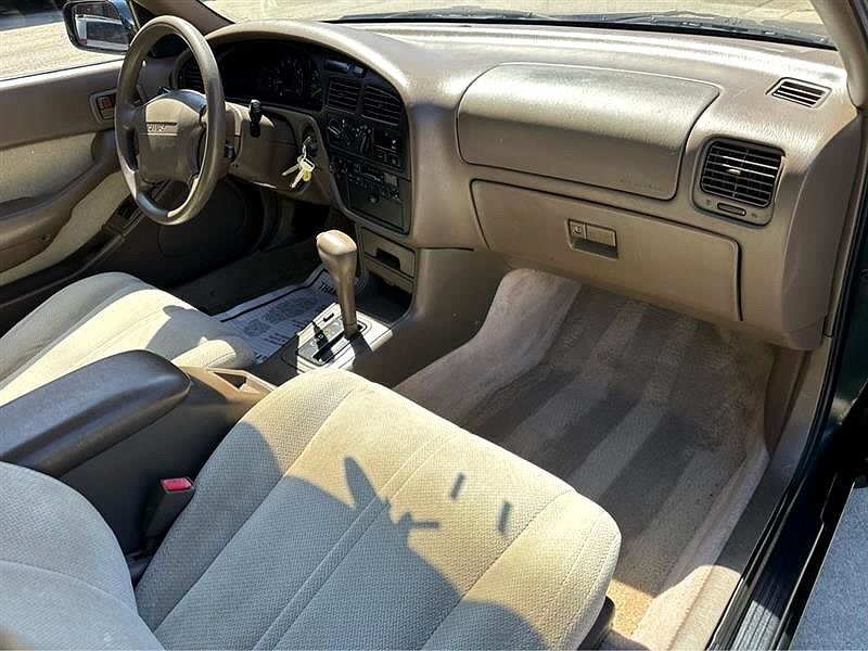 1994 Toyota Camry LE image 12