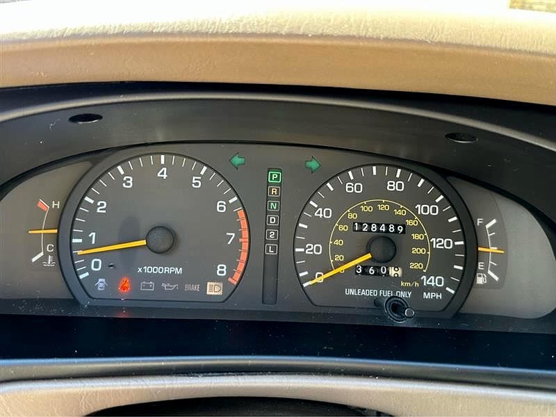 1994 Toyota Camry LE image 29