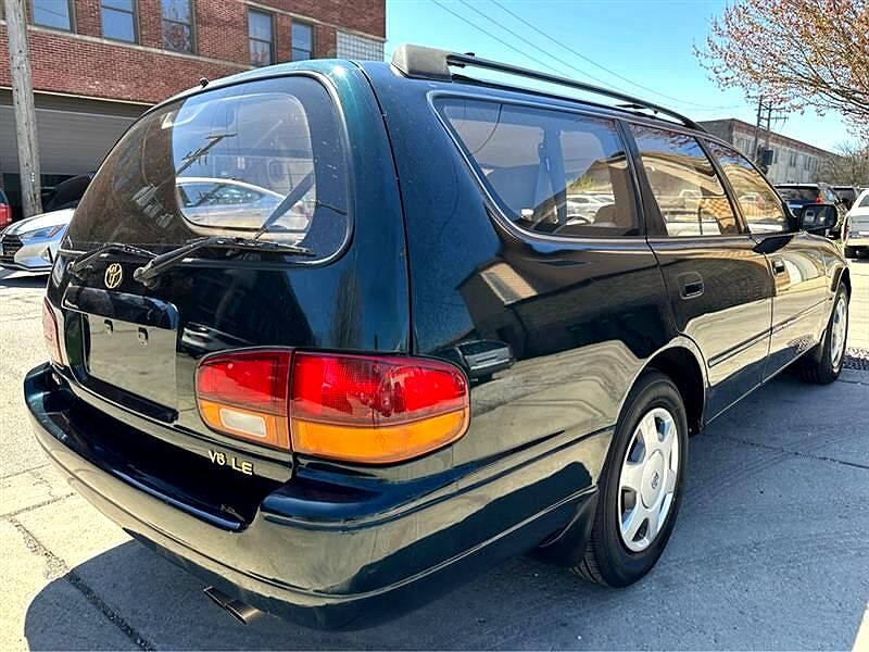 1994 Toyota Camry LE image 3