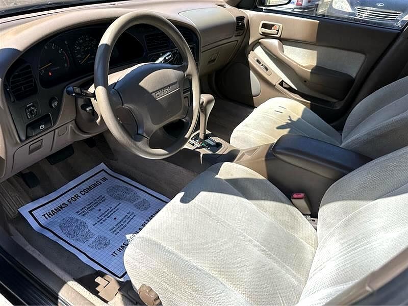 1994 Toyota Camry LE image 5