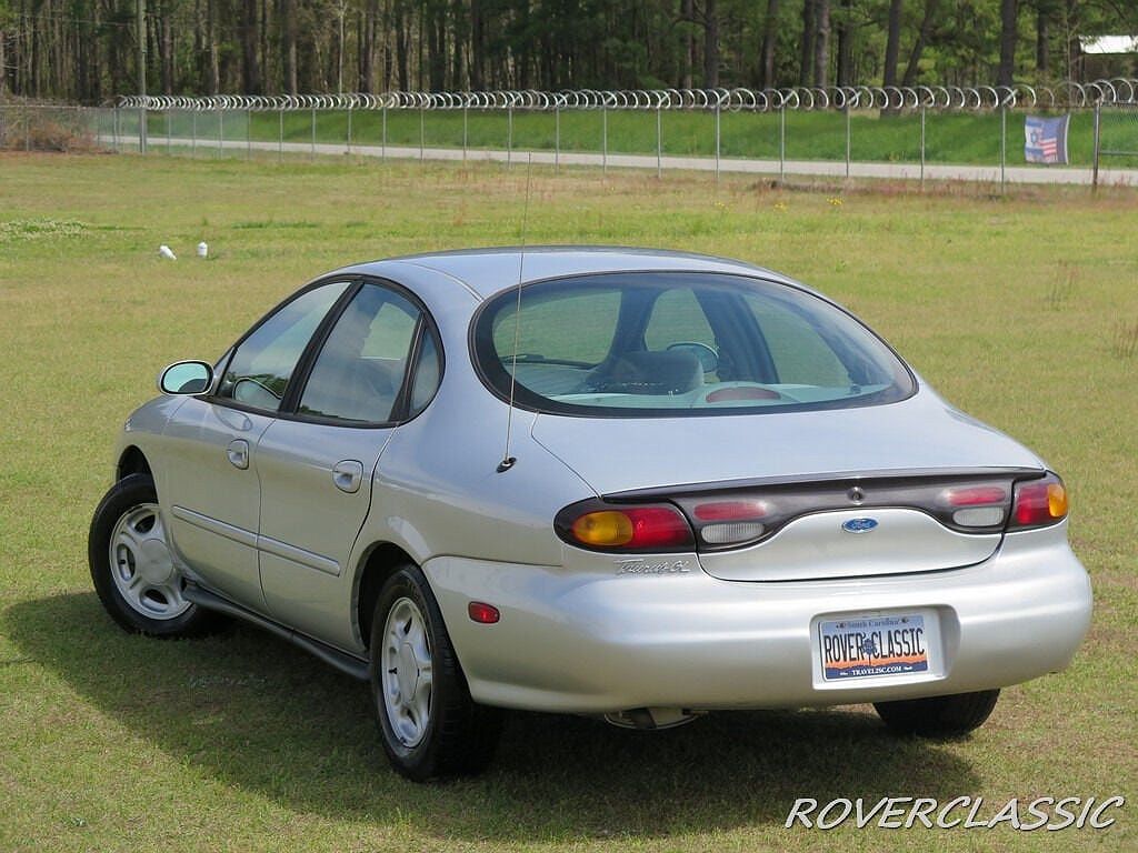 1997 Ford Taurus GL image 1