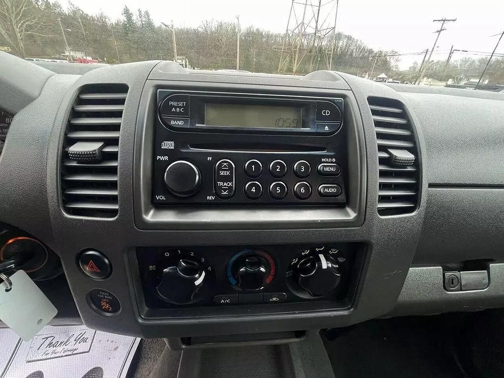 2006 Nissan Frontier XE image 11