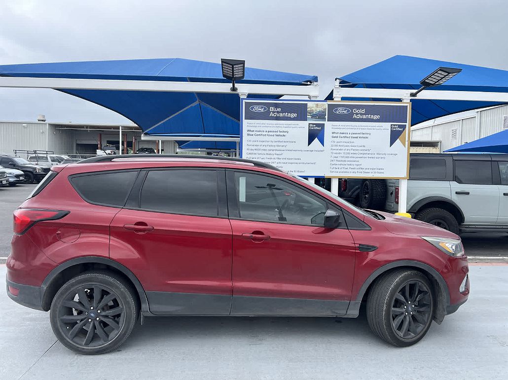 2019 Ford Escape SE image 0