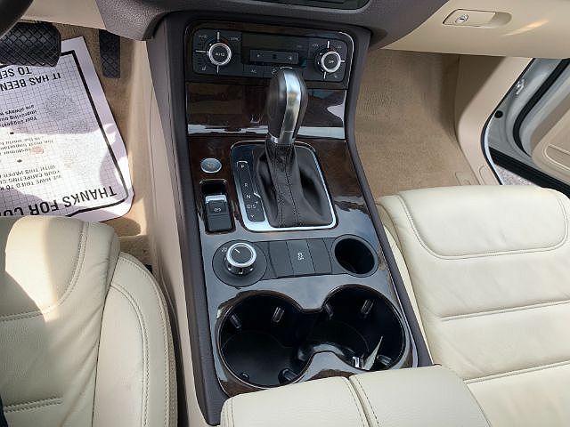 2014 Volkswagen Touareg Luxury image 14